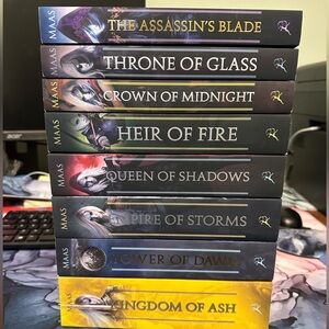 Throne of Glass Paperback